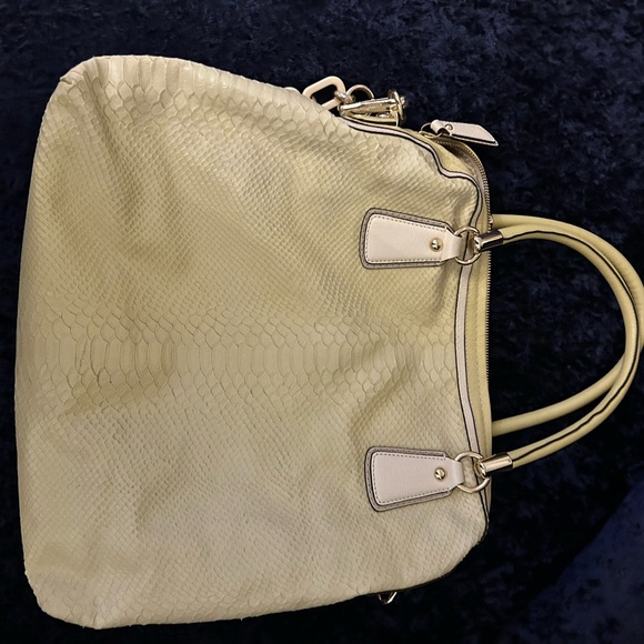 Gorgeous Coach exclusive collection that is in Excellent condition. - Picture 12 of 17